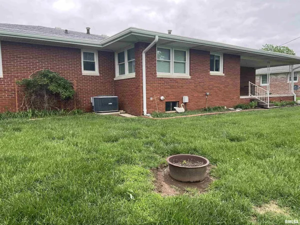 $185,000 | 7 Southvale Drive, Jacksonville, IL 62650