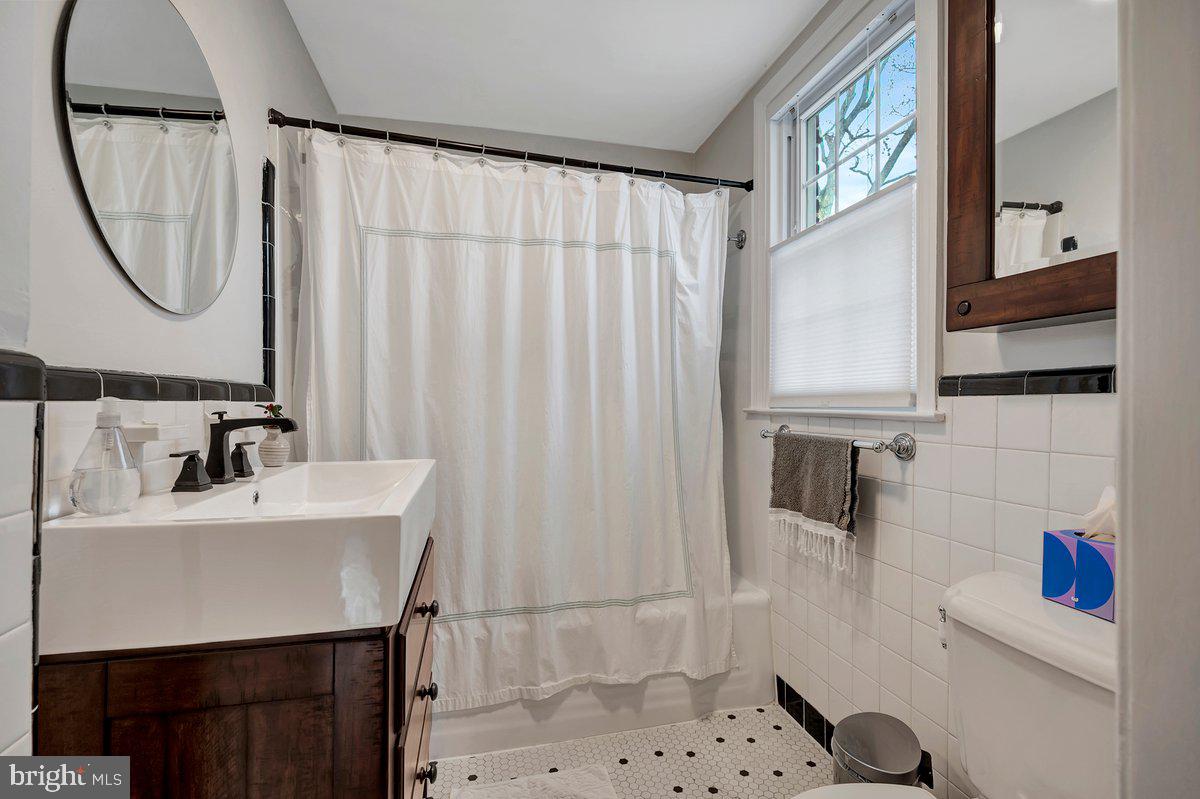 24 Hurst Road Wilmington, DE 19803 - Photo 23 of 36 Main Bathroom