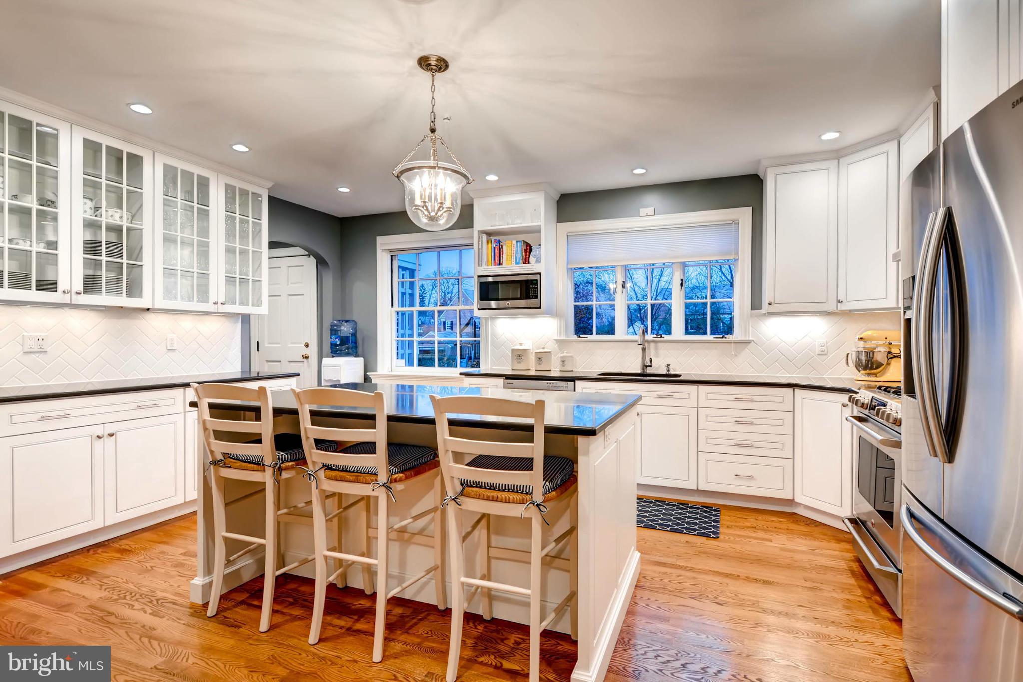 112 Goodale Road Baltimore, MD 21212 - Photo 14 of 30 Large center island