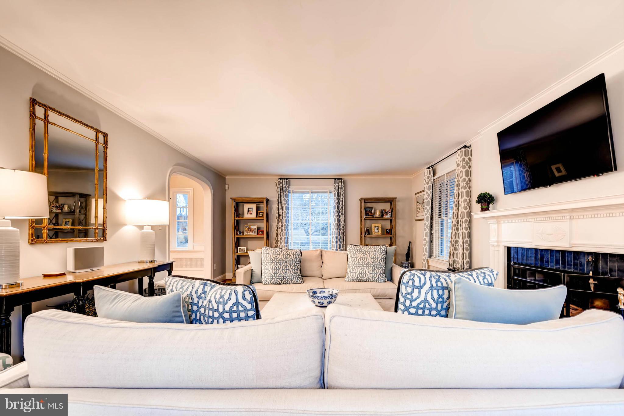 112 Goodale Road Baltimore, MD 21212 - Photo 9 of 30 Living Room