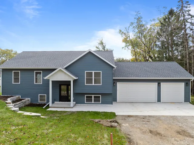 $565,000 | W3813 Magnolia Drive, Geneva, WI 53147