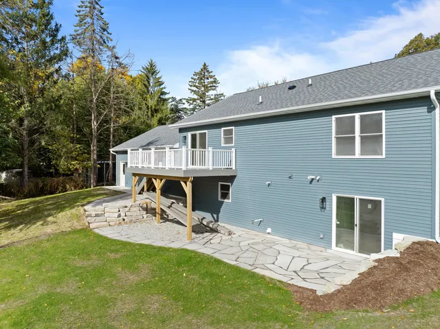 $565,000 | W3813 Magnolia Drive, Geneva, WI 53147