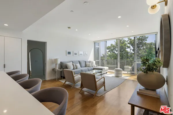 $1,025,000 | 12504 Woodbridge Street, Unit 402, Studio City, CA 91604