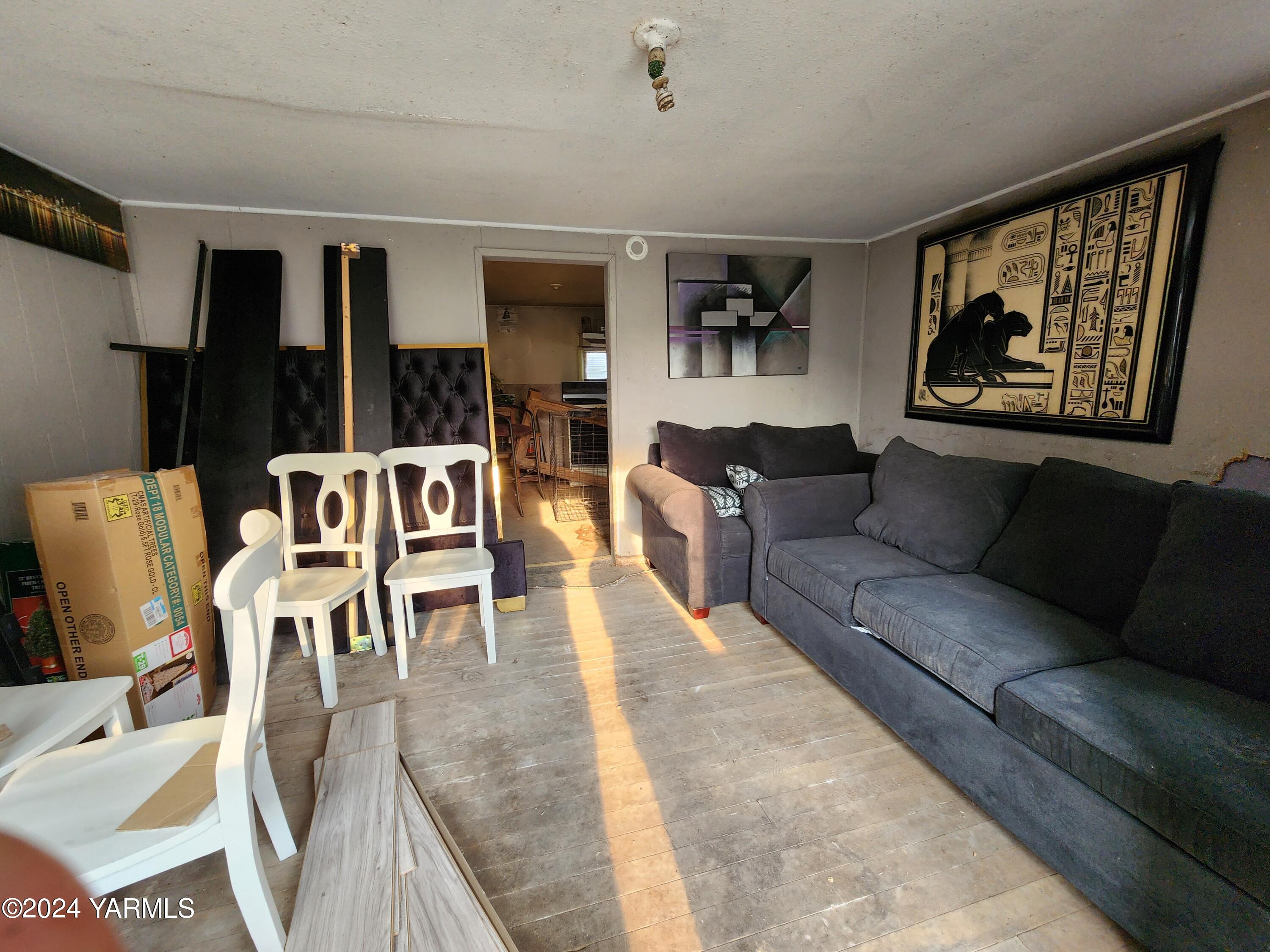 36 East 3rd Avenue Toppenish, WA 98948 - Photo 20 of 20 a living room with furniture and wooden floor