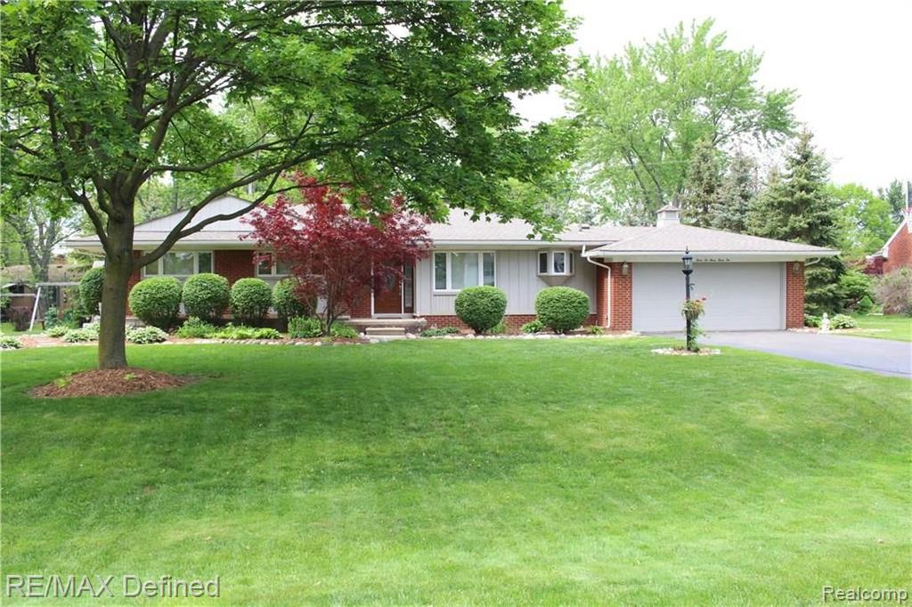 32332 Baintree Road Farmington Hills, MI 48334 - Photo 1 of 35