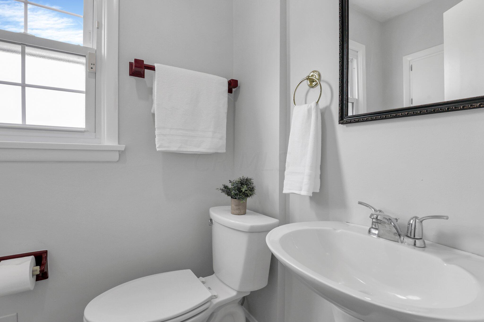 1865 Inchcliff Road Upper Arlington, OH 43221 - Photo 26 of 44 Half Bath