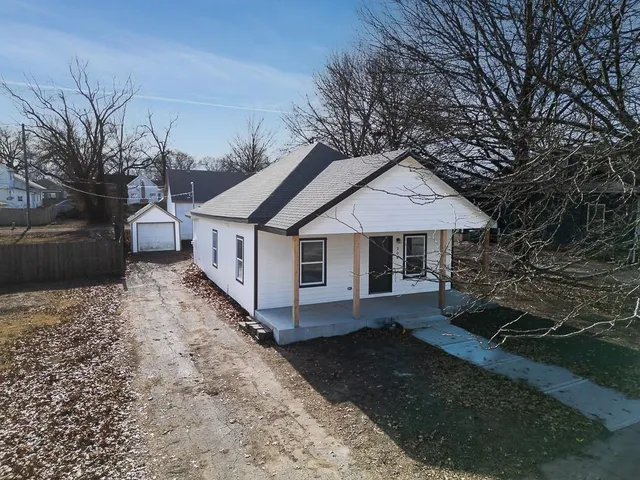 $229,950 | 308 East 2nd Street, Tonganoxie, KS 66086