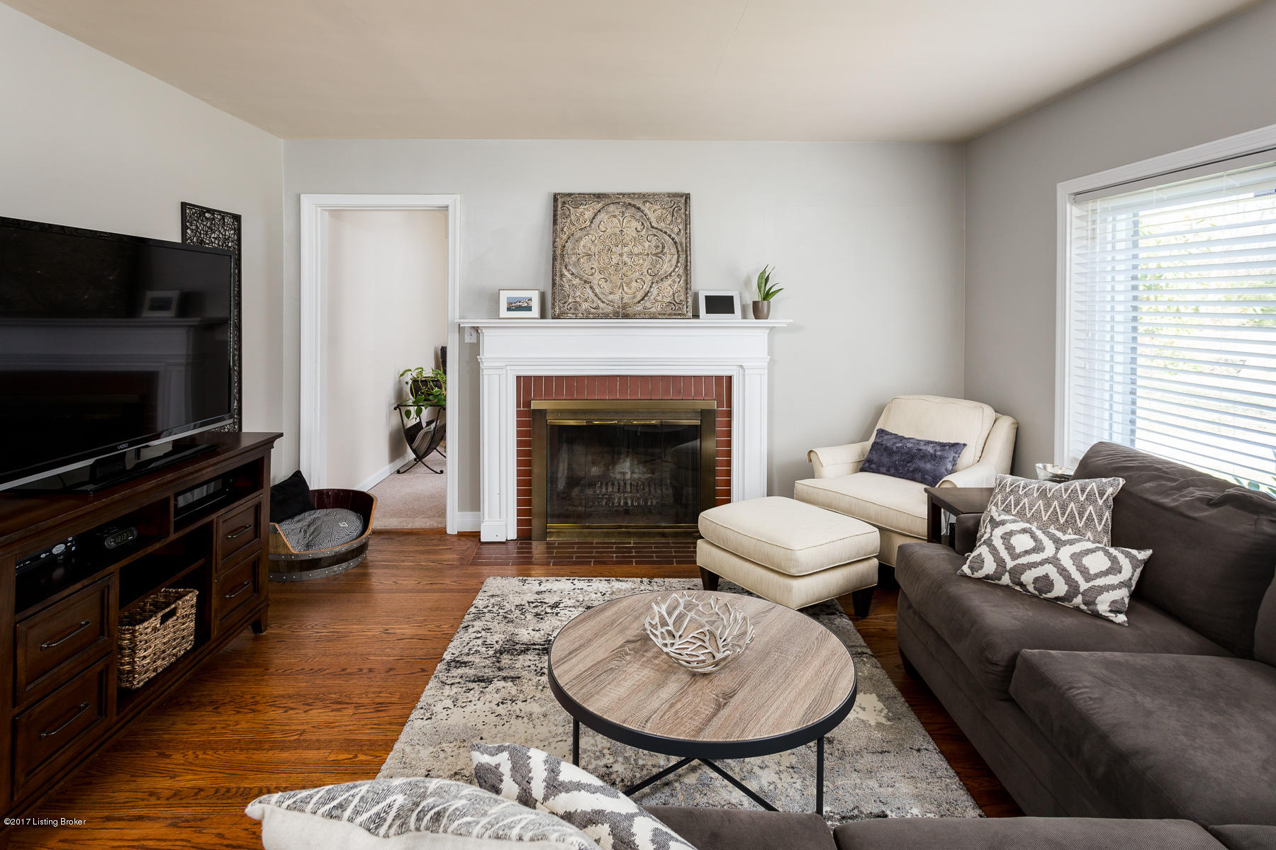 214 Wood Road Louisville, KY 40222 - Photo 6 of 31 Living Room