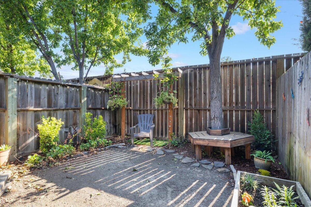 450 Midway Road, Unit 40 Medford, OR 97501 - Photo 21 of 27 Perfect place to relax in the shade!