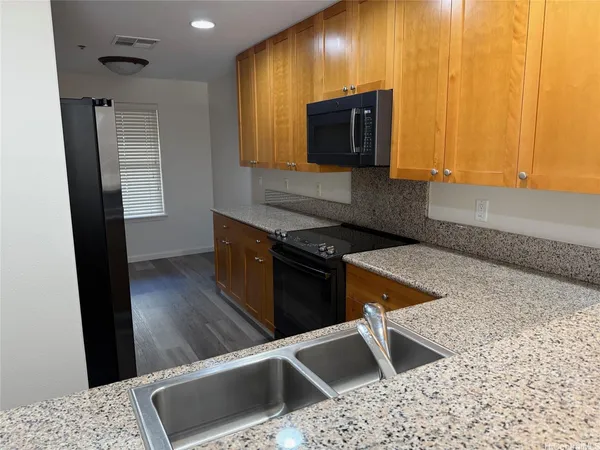 $3,600 | 520 Lunalilo Home Road, Unit 8211, Honolulu, HI 96825