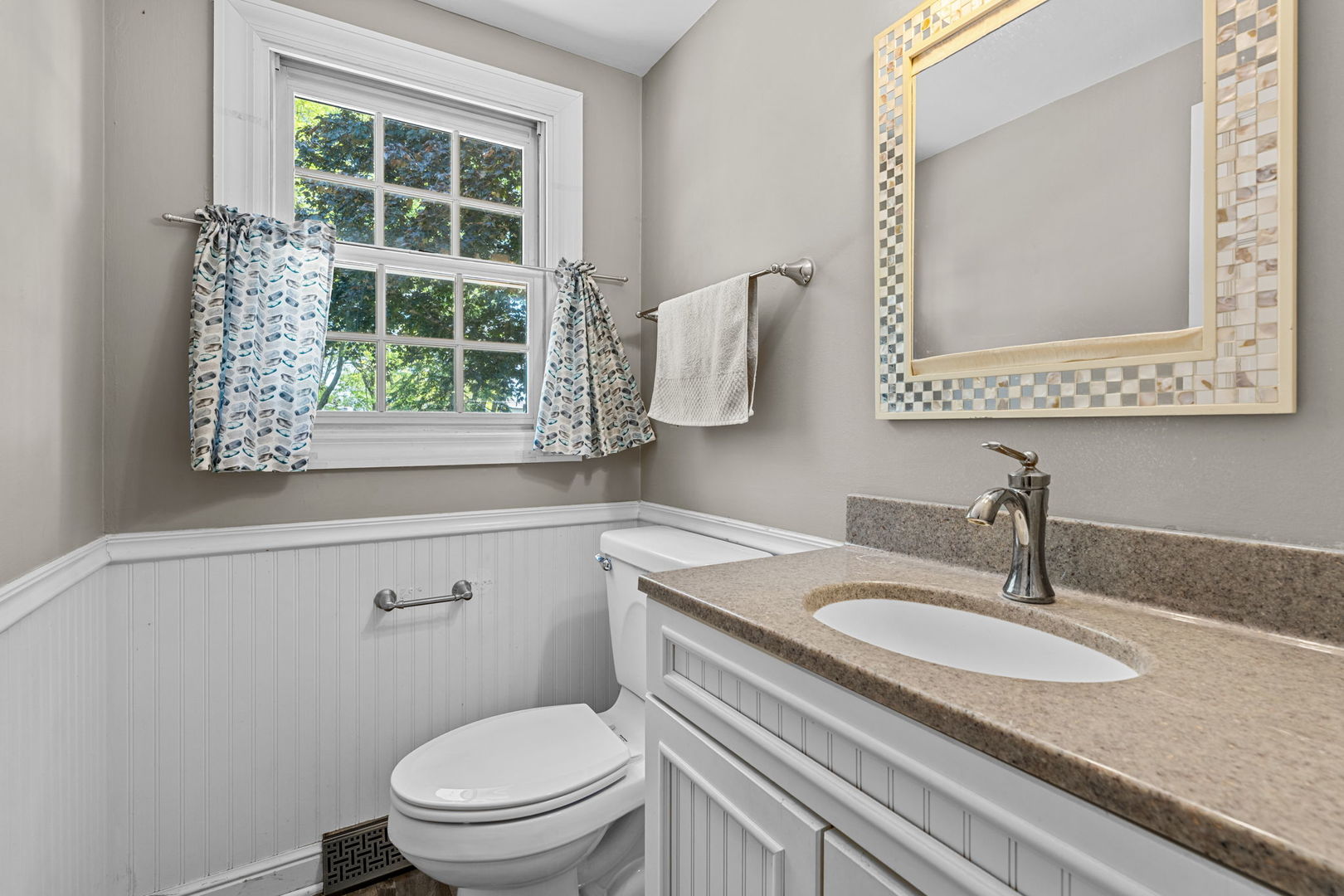 533 Beck Road Lindenhurst, IL 60046 - Photo 7 of 24
