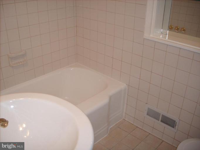 12009 Fingerboard Road Monrovia, MD 21770 - Photo 13 of 25 Bath #1