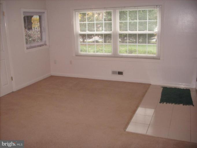 12009 Fingerboard Road Monrovia, MD 21770 - Photo 9 of 25 Living Room