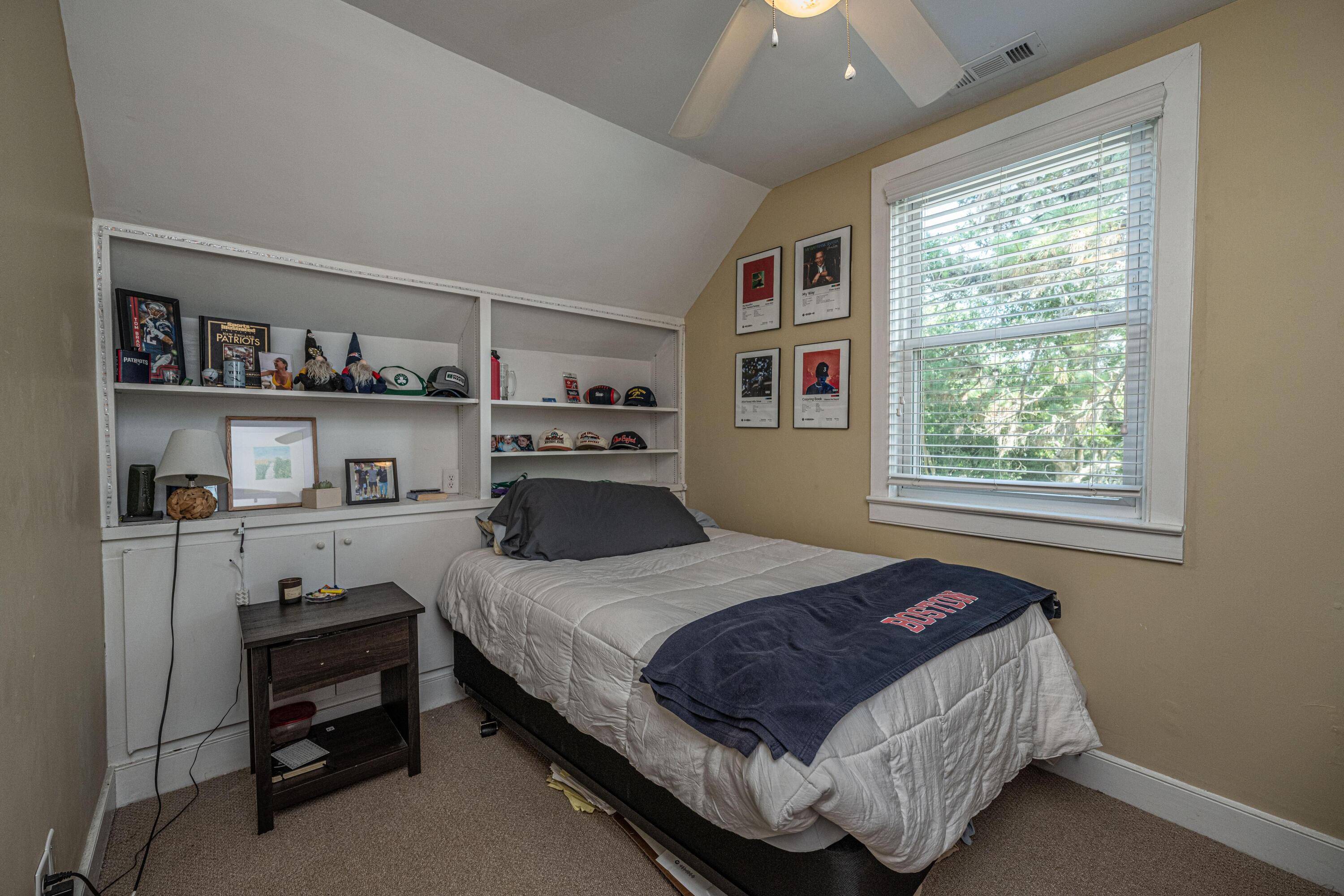 685 Folly Road Charleston, SC 29412 - Photo 23 of 34 685 Folly upstairs bedroom2