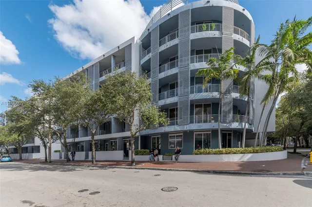 $3,700 | 3339 Virginia Street, Unit 124, Miami, FL 33133