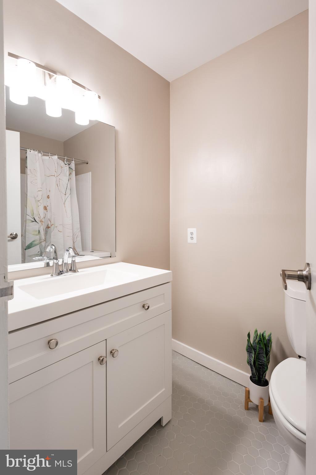 2054 Royal Fern Court, Unit 24/21B Reston, VA 20191 - Photo 19 of 45 Full Bathroom