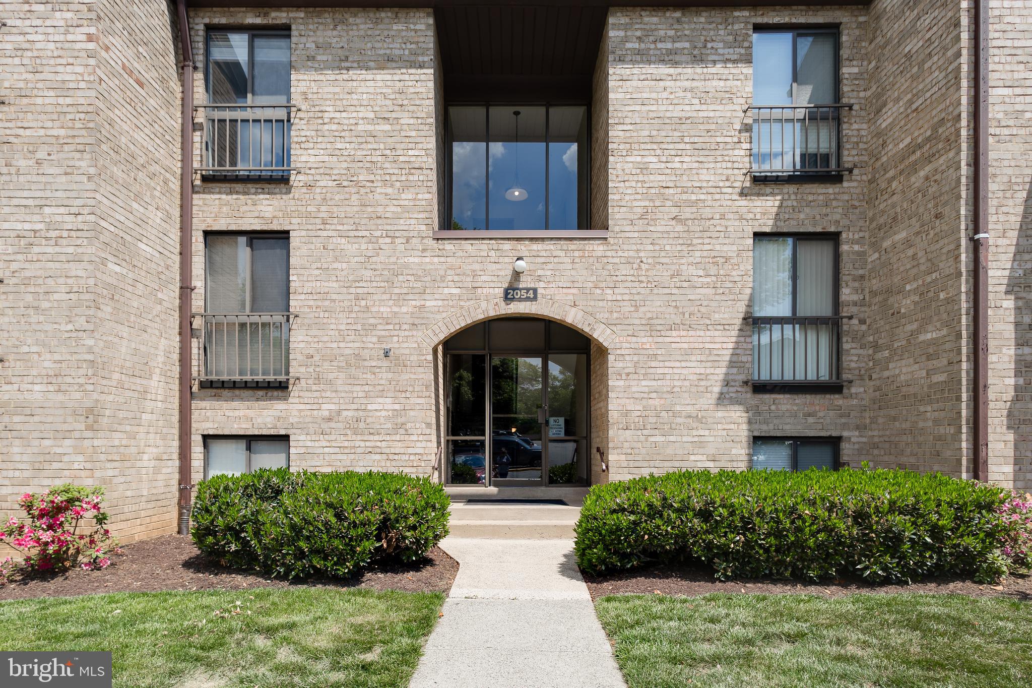 2054 Royal Fern Court, Unit 24/21B Reston, VA 20191 - Photo 3 of 45
