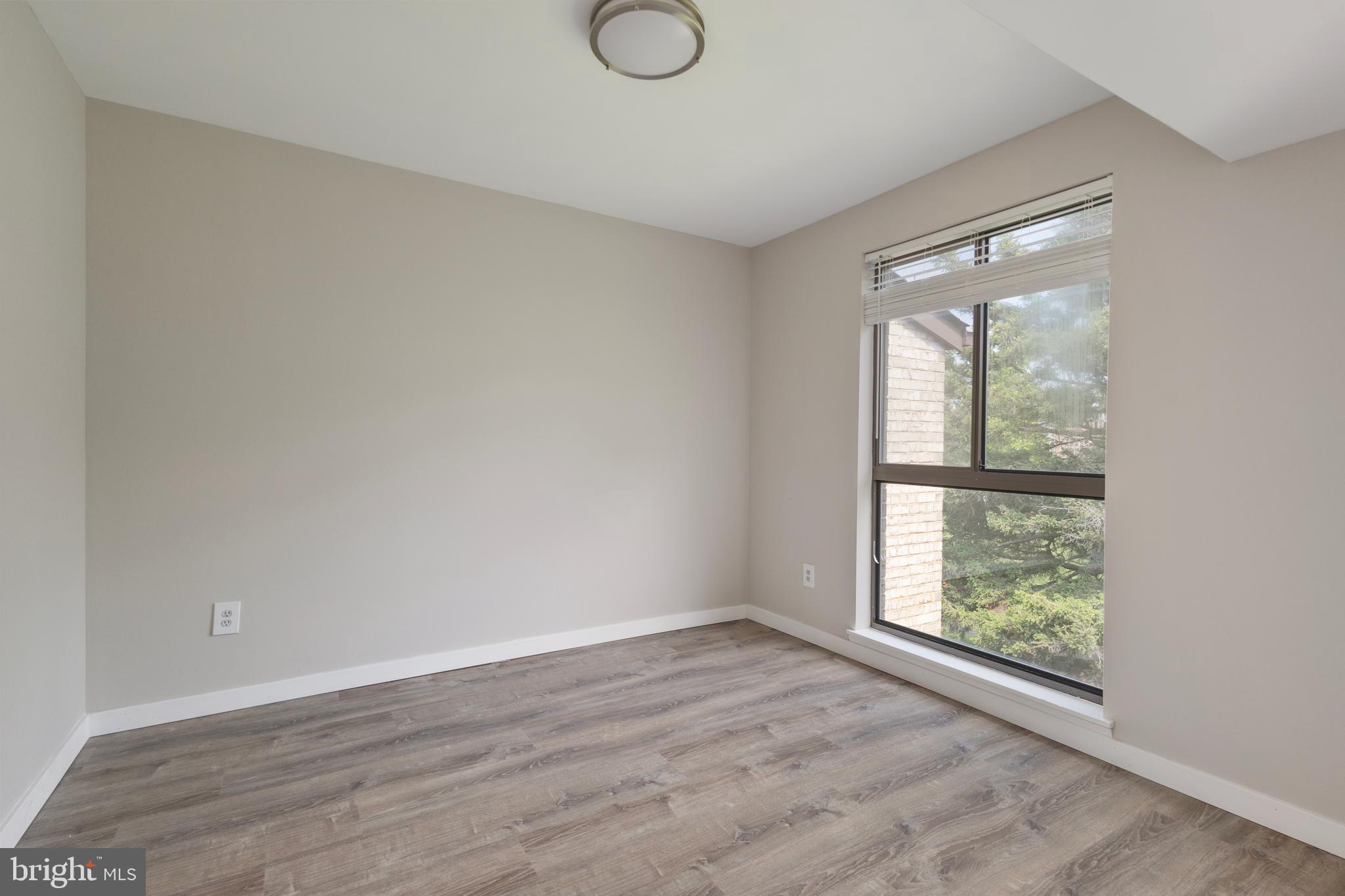 2054 Royal Fern Court, Unit 24/21B Reston, VA 20191 - Photo 9 of 45 Dining area