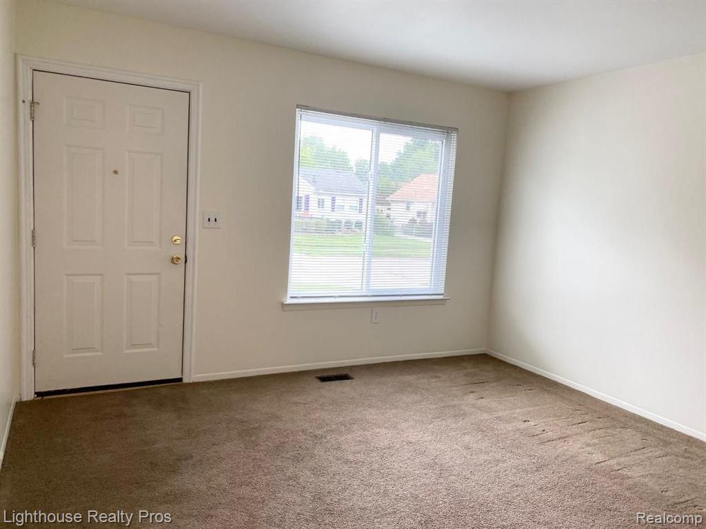 2656 Kenmore Road Berkley, MI 48072 - Photo 8 of 26