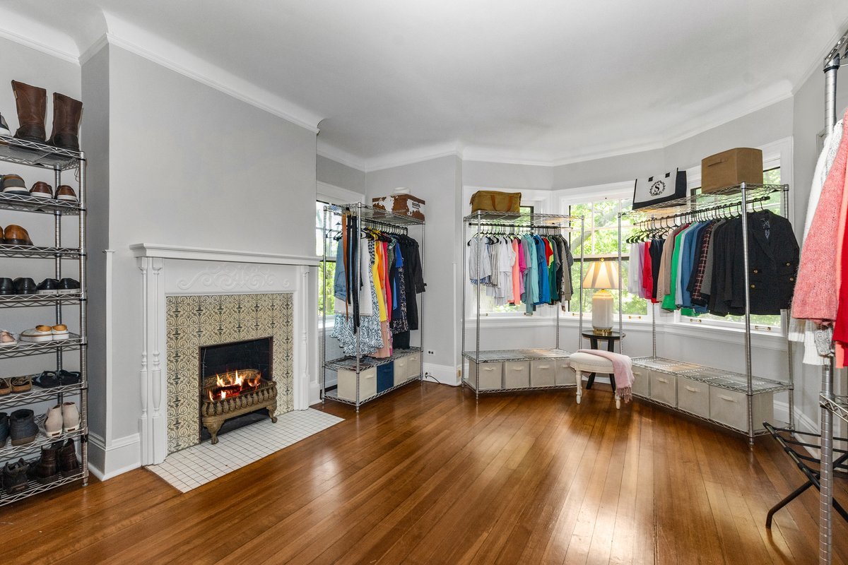 225 Hamilton Street Evanston, IL 60202 - Photo 21 of 38 a living room with furniture and a wooden floor
