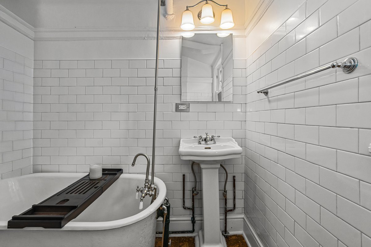 225 Hamilton Street Evanston, IL 60202 - Photo 31 of 38 a bathroom with a sink a bathtub and shower