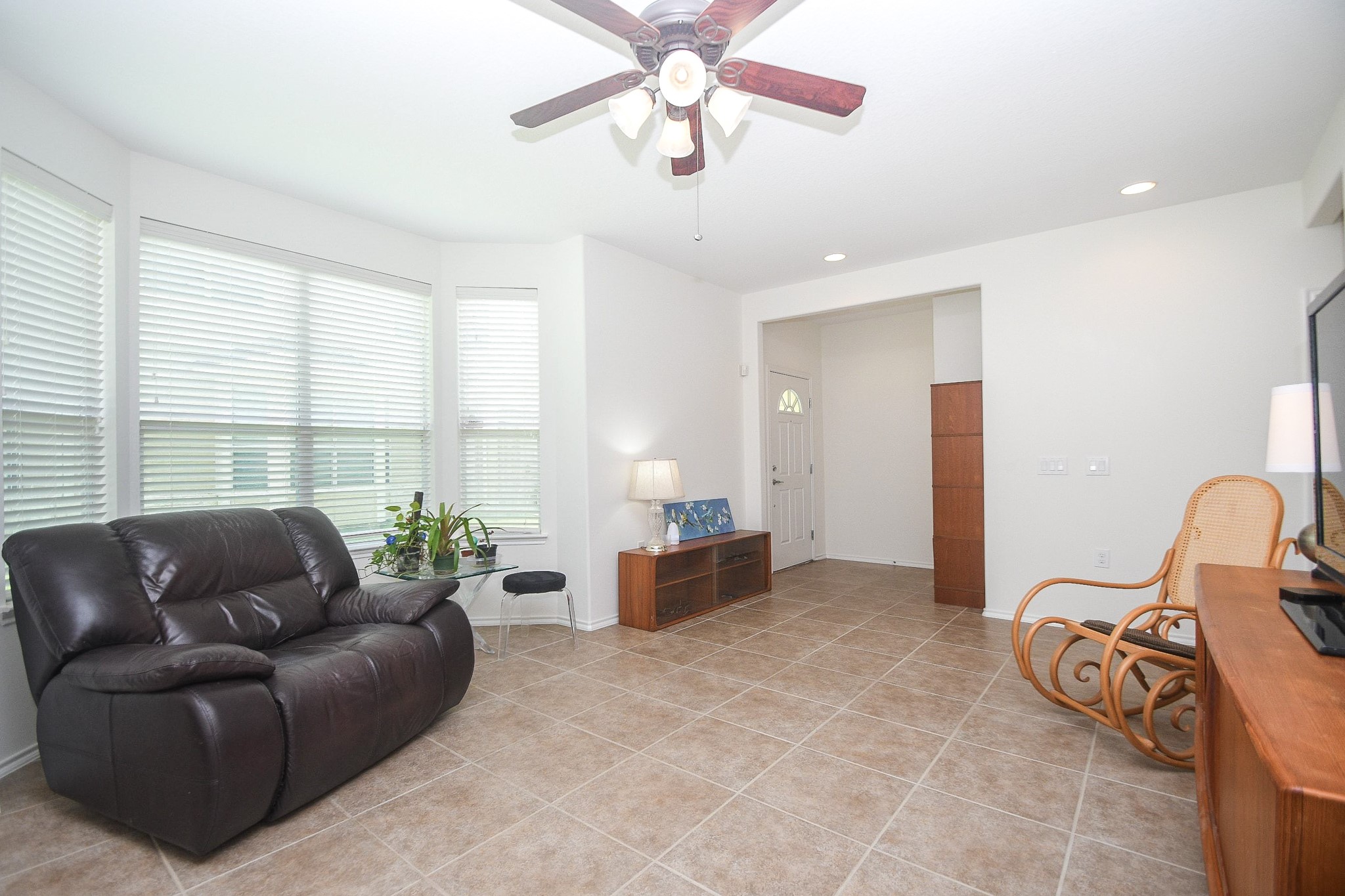 13600 Breton Ridge Street, Unit 36F Houston, TX 77070 - Photo 13 of 38 Expansive living room designed for everyday living and entertaining.