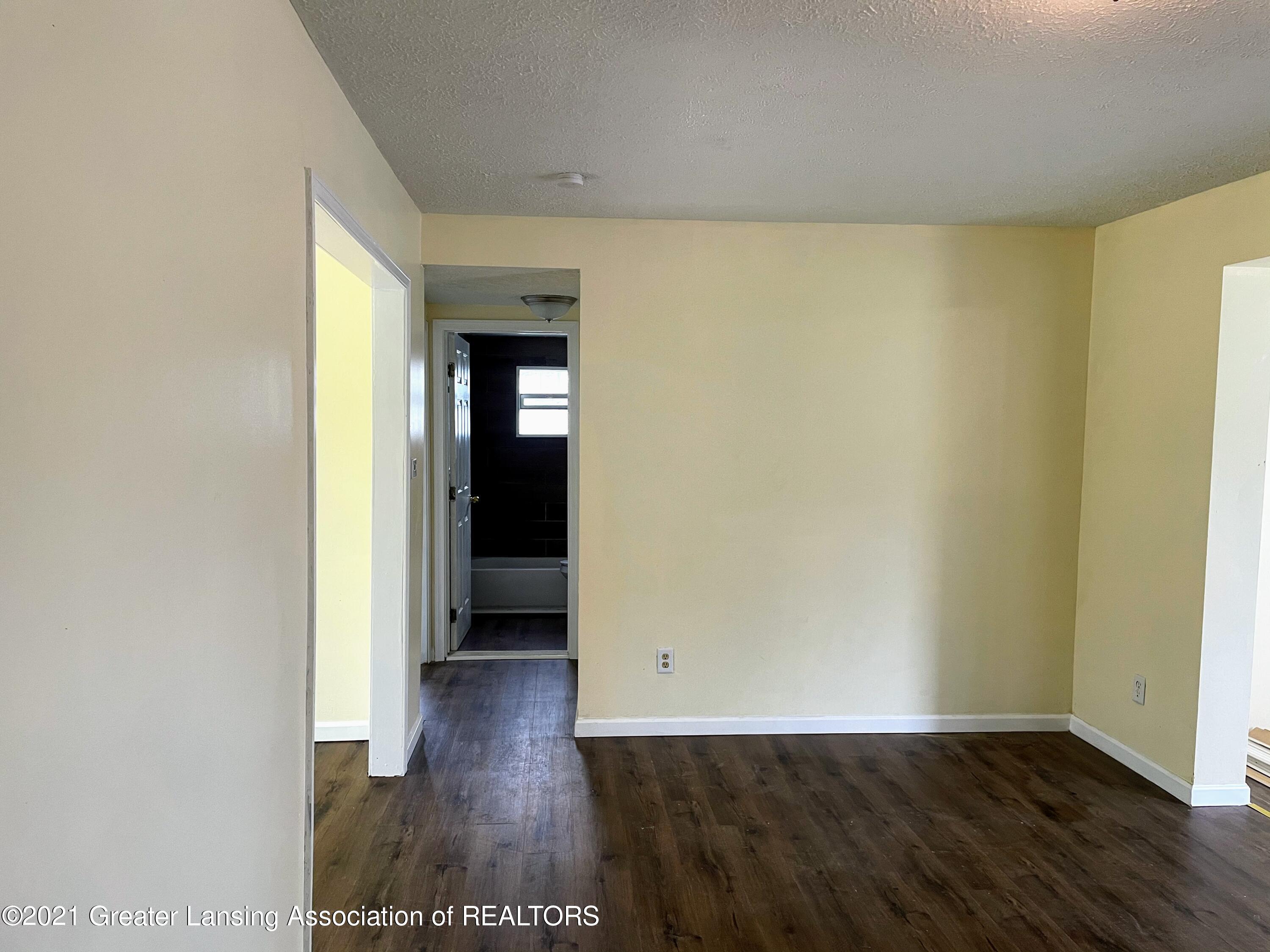 3213 West Jolly Road Lansing, MI 48911 - Photo 12 of 25 IMG_2159