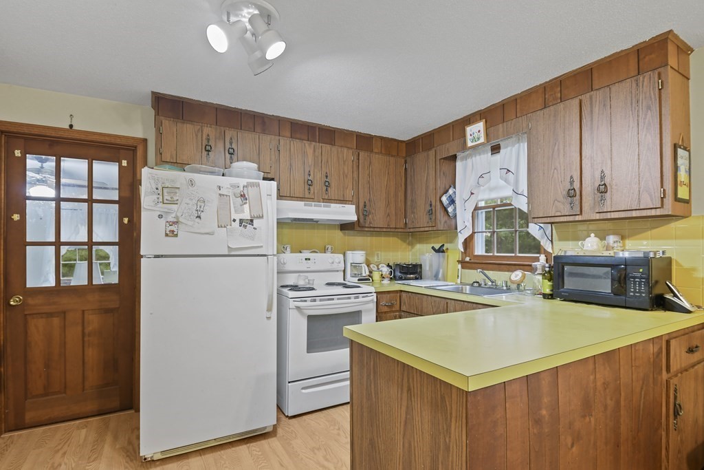 162 Cedric Road Barnstable, MA 02632 - Photo 10 of 29 a kitchen with a stove a refrigerator and a sink