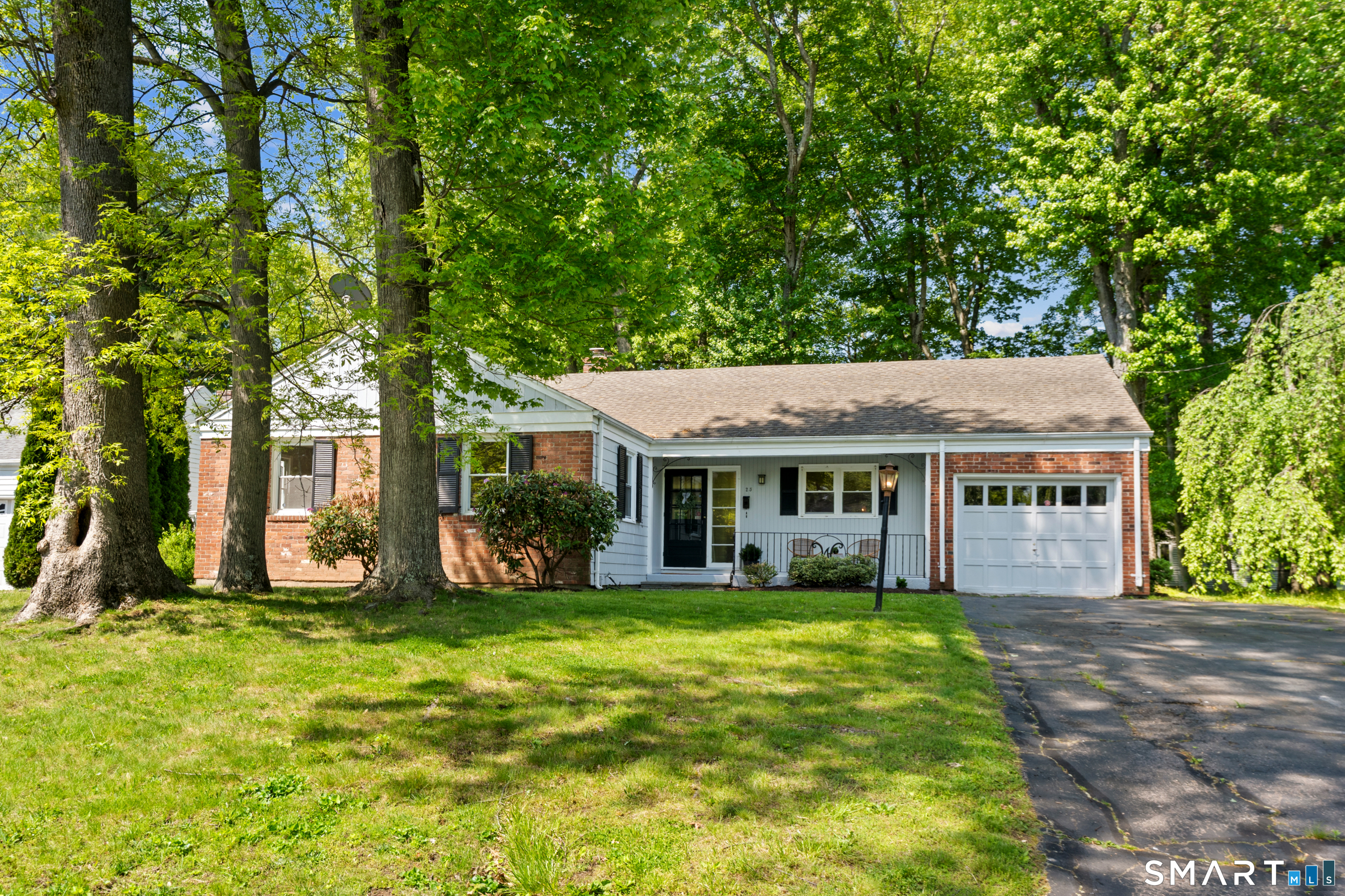25 Miamis Road West Hartford, CT 06117 - Photo 2 of 38