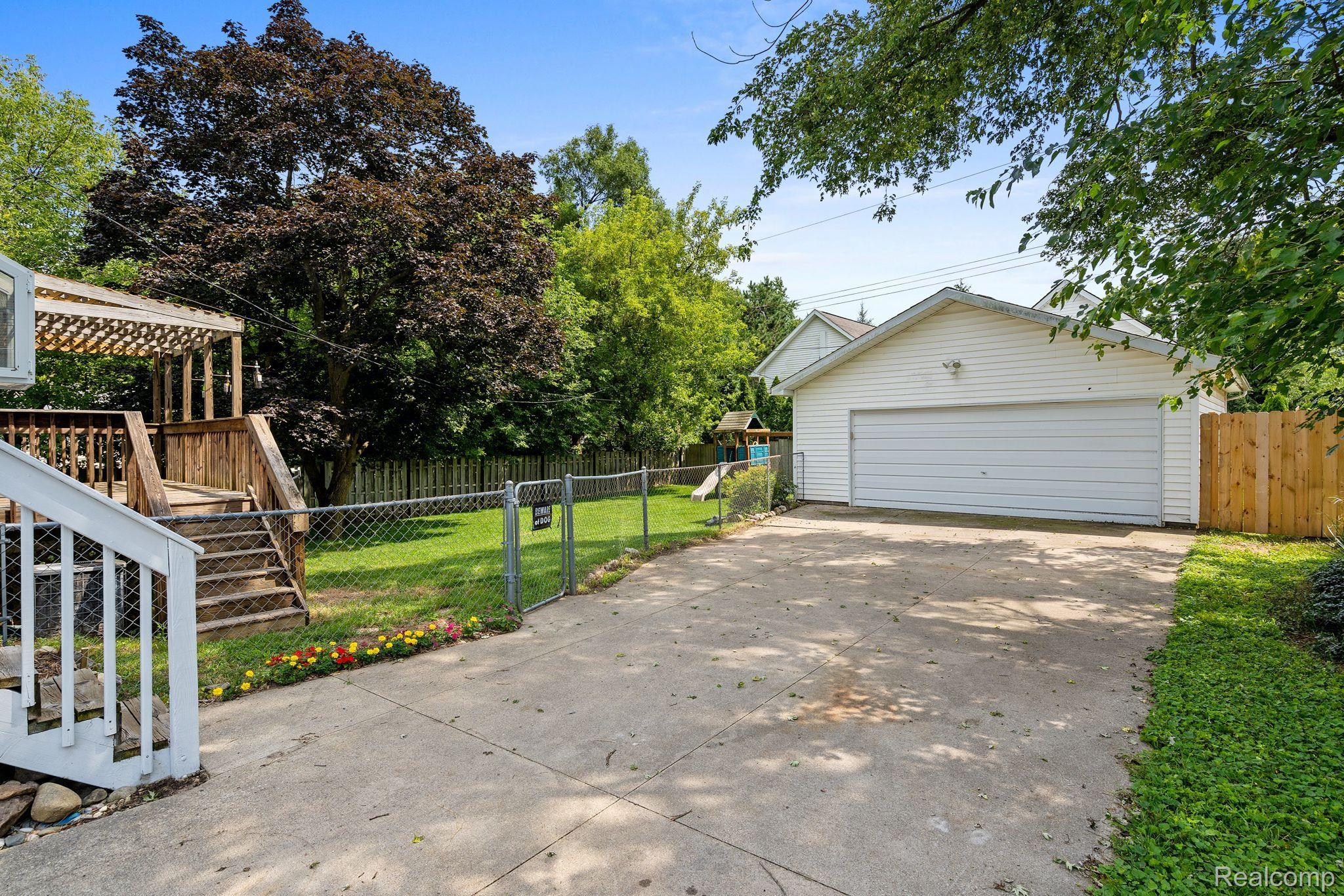 435 West Livingston Road Highland, MI 48357 - Photo 5 of 27 Gallery Image 5