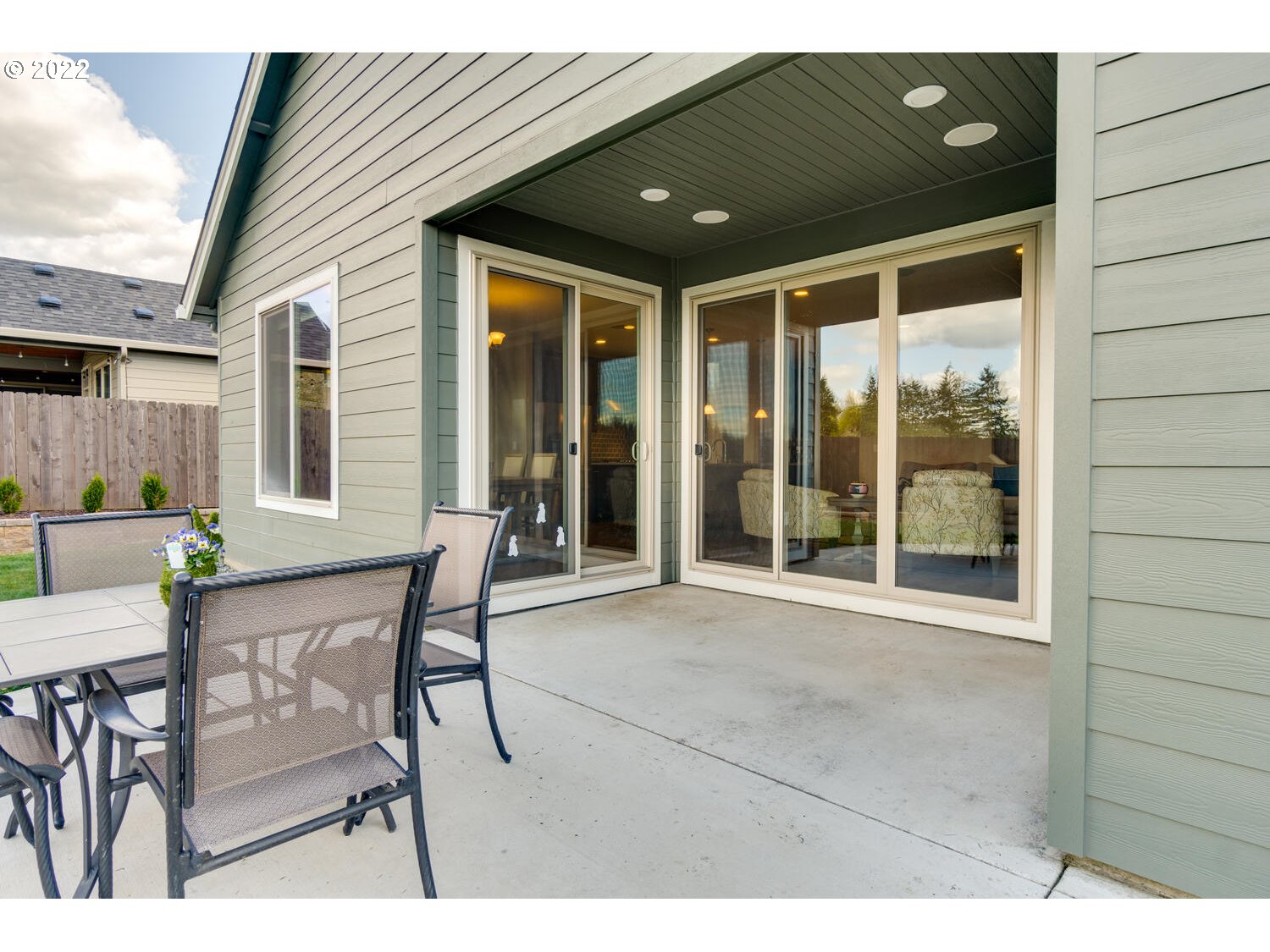4326 South 11th Way Ridgefield, WA 98642 - Photo 22 of 26 a balcony with table and chairs