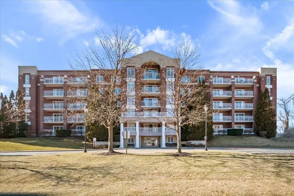 $333,000 | 7071 West Touhy Avenue, Unit 403, Niles, IL 60714
