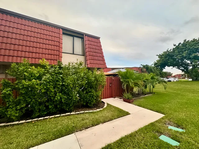 a view of a back yard of the house