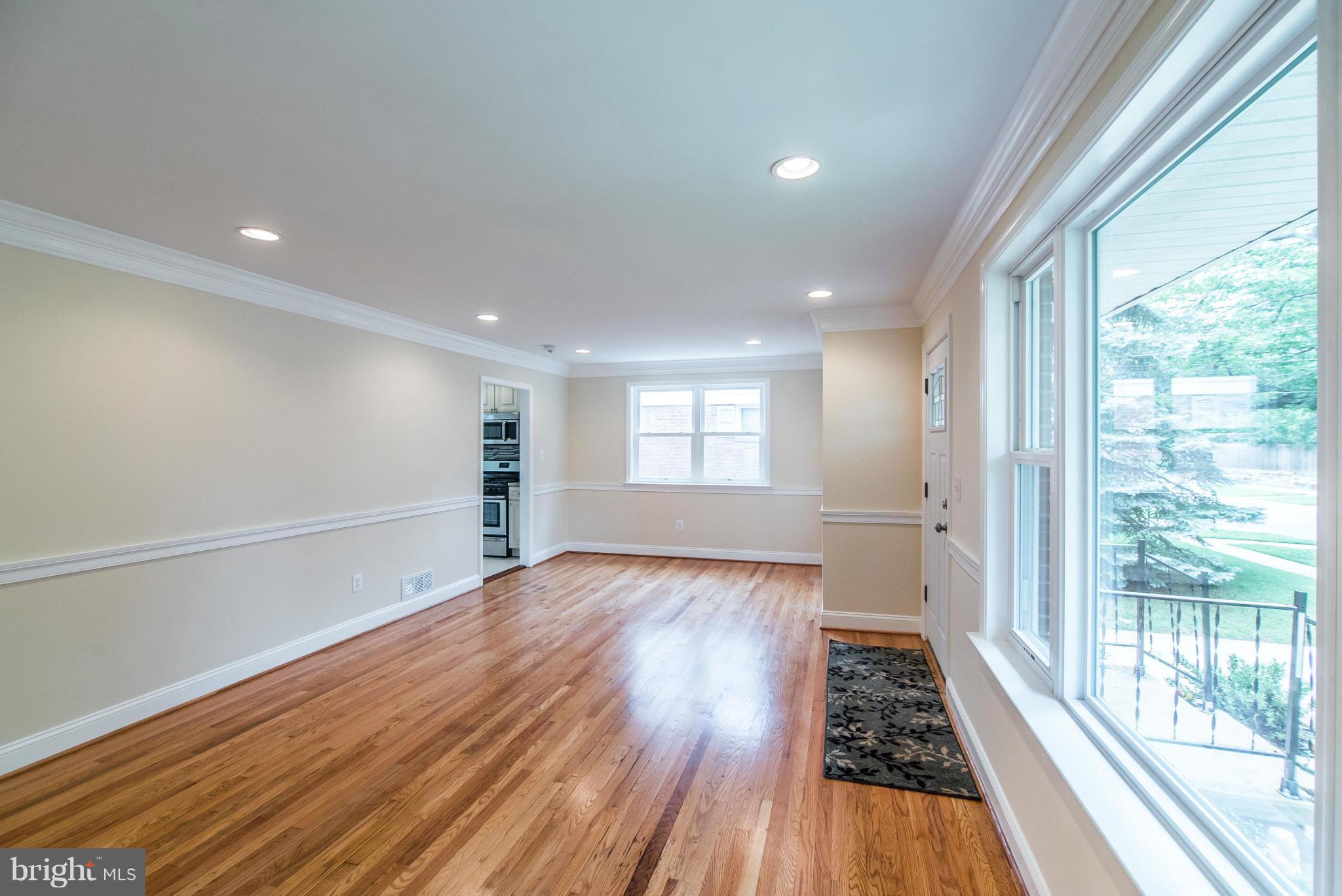 426 Belton Road Silver Spring, MD 20901 - Photo 7 of 30 Living Room