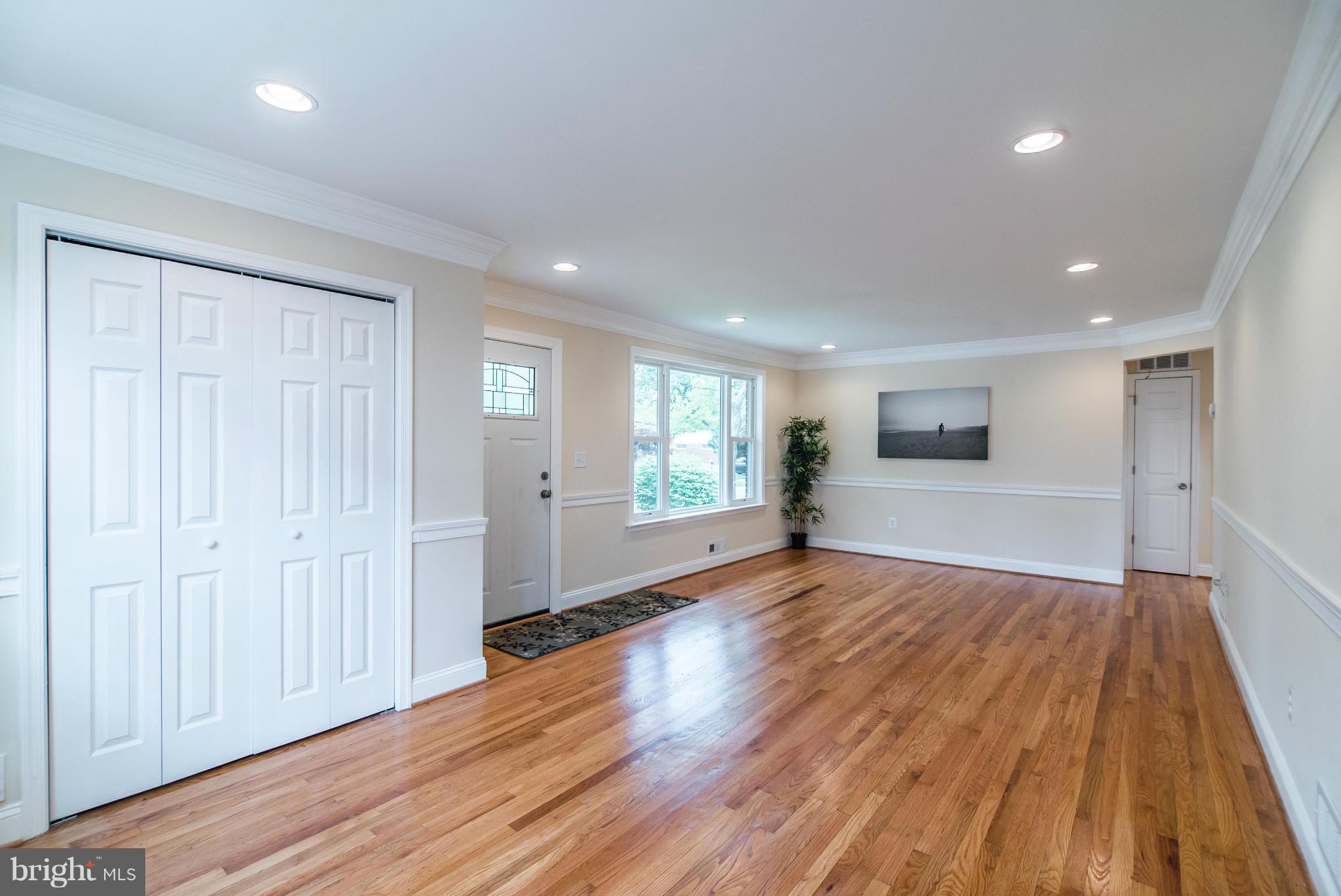 426 Belton Road Silver Spring, MD 20901 - Photo 8 of 30 Living Room