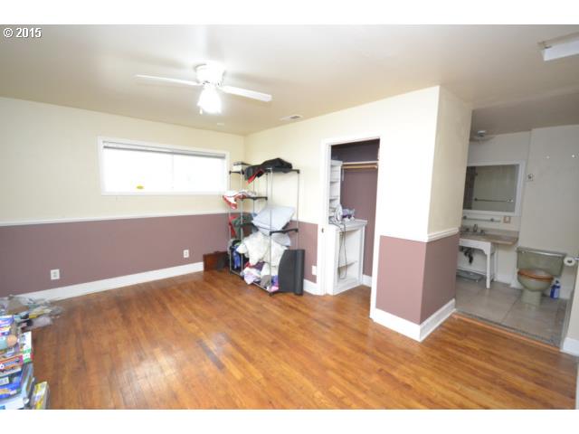 3135 Southwest Huber Street Portland, OR 97219 - Photo 11 of 13 Gallery Image 11
