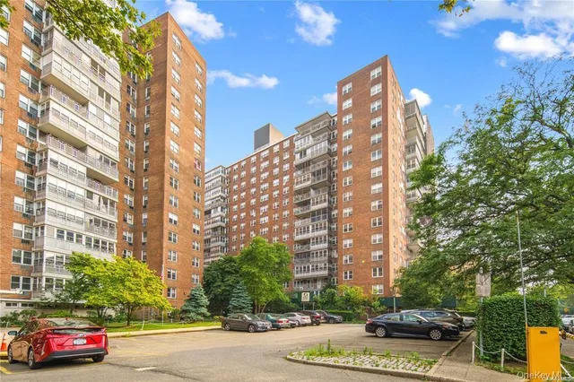 $495,000 | 138-10 Franklin Avenue, Unit 2L | Flushing