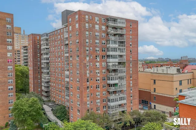 $495,000 | 138-10 Franklin Avenue, Unit 2L | Flushing