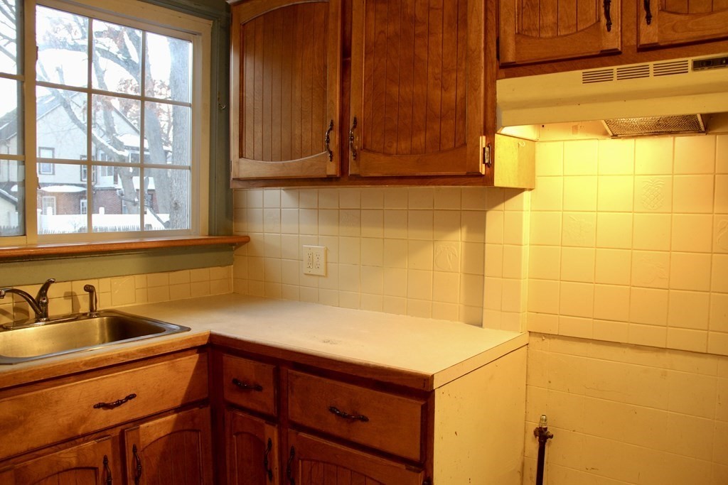46 Rockland Street Springfield, MA 01118 - Photo 11 of 31 Gallery Image 11