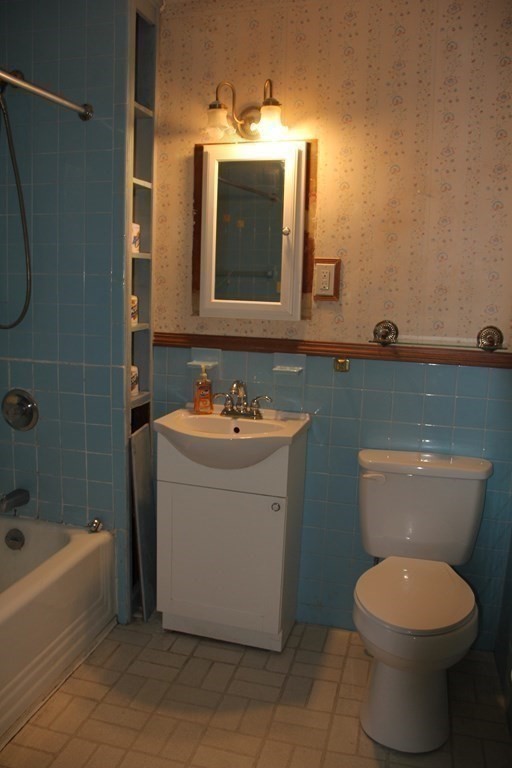 46 Rockland Street Springfield, MA 01118 - Photo 16 of 31 Gallery Image 16
