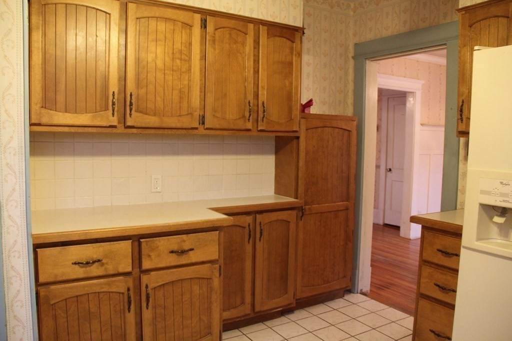46 Rockland Street Springfield, MA 01118 - Photo 9 of 31 Gallery Image 9