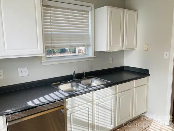 $1,950 | 8004 Strandhill Road, Huntersville, NC 28078