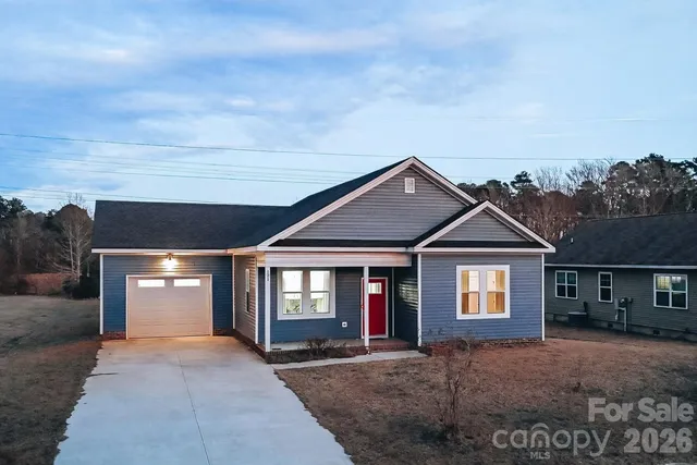 $384,900 | 121 Meadow Ridge Lane, Coinjock, NC 27923