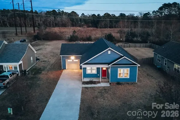 $384,900 | 121 Meadow Ridge Lane, Coinjock, NC 27923