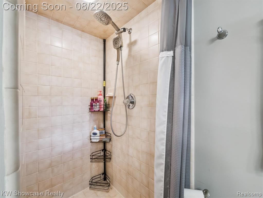 1402 East Fairview Lane Rochester Hills, MI 48306 - Photo 18 of 38