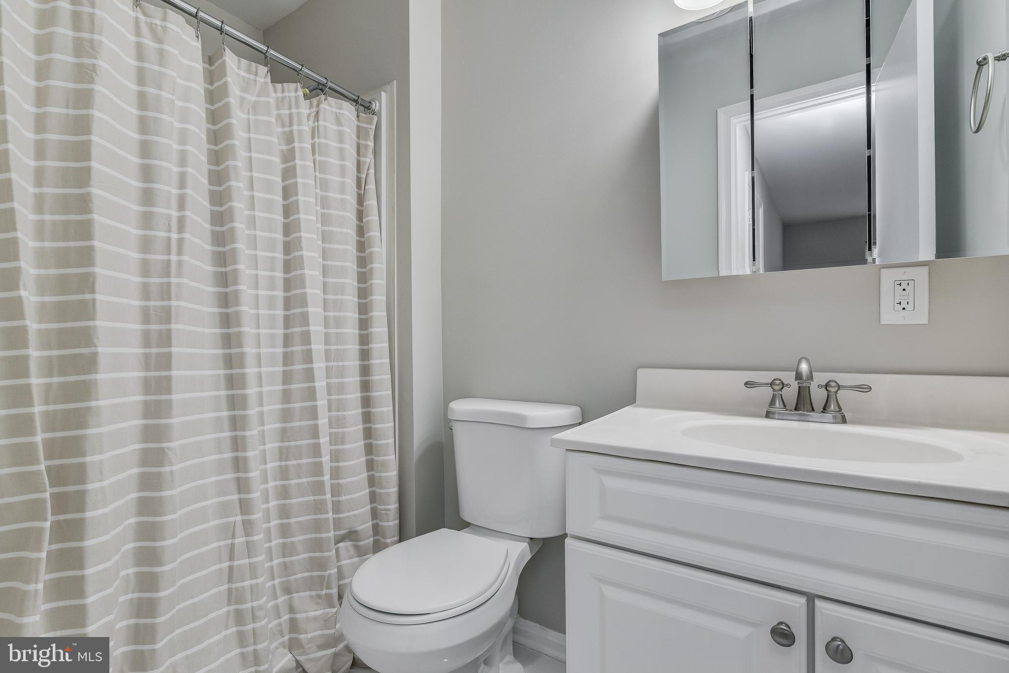 18322 Streamside Drive, Unit 104 Gaithersburg, MD 20879 - Photo 29 of 38 Master Bath