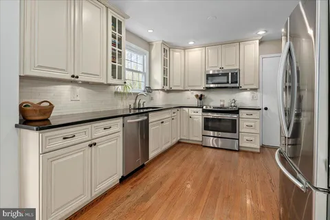 $1,100,000 | 5262 Pumphrey Drive, Fairfax, VA 22032