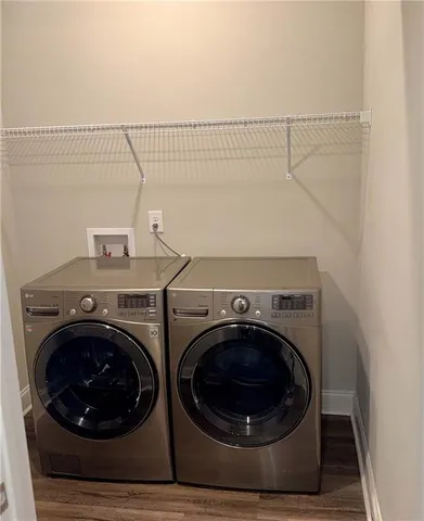 a close up view of a washer and dryer
