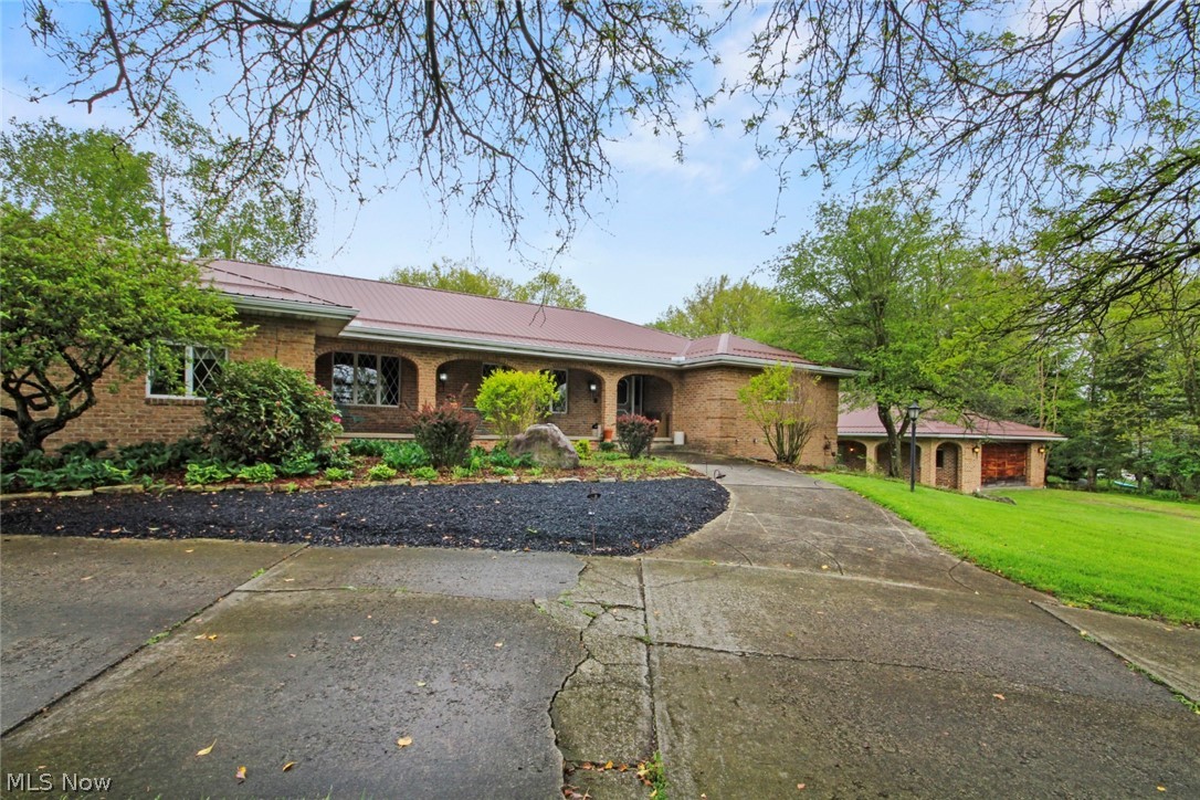 8243 North Lima Road Youngstown, OH 44514 - Photo 2 of 50