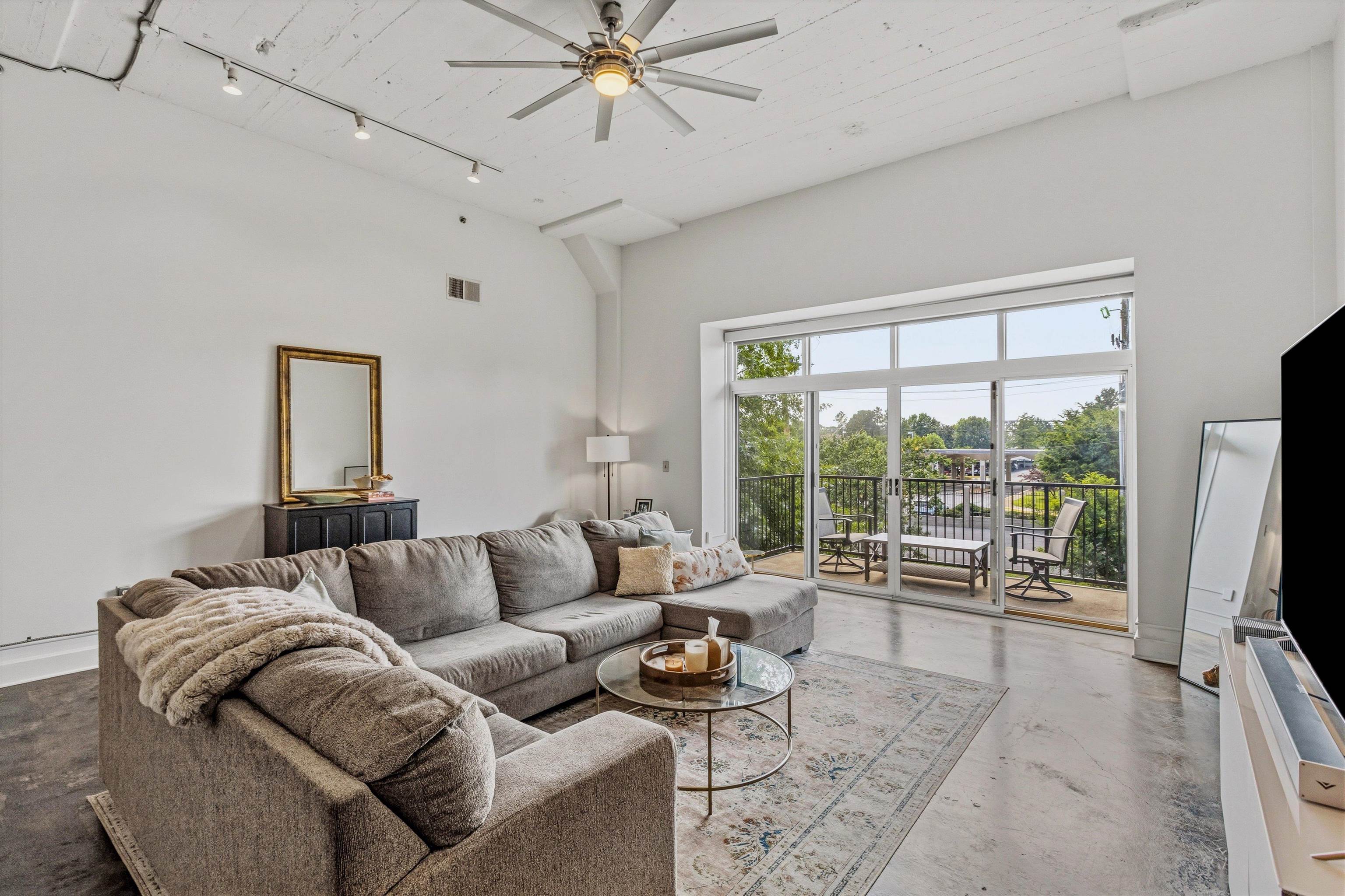 648 Riverside Drive, Unit 204 Memphis, TN 38103 - Photo 11 of 33